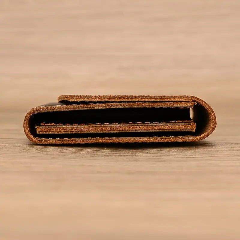 Luca | Portafoglio da viaggio vintage in pelle di mucca bifold con bottone a pressione